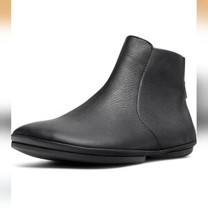 NWOT Camper Women's Right Lace-Up Ankle Boots
